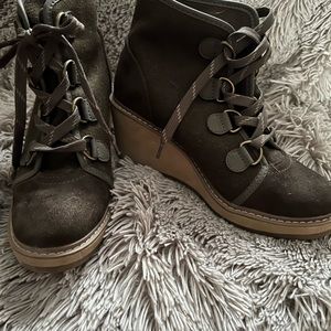 Size 7.5 Wedge, olive green felt material with laces to tie.
